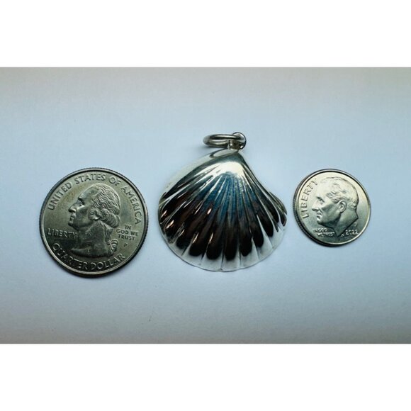 Vintage Sterling Silver 925 Hanging Ribbed Shell Pendant, Marked NF 925, 5.2g - Picture 8 of 9